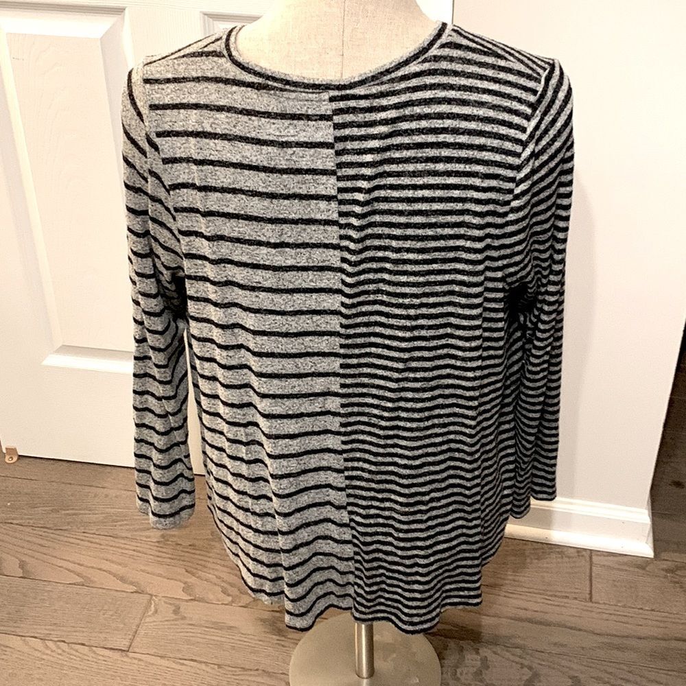 Lane Bryant Super Soft Women’s Rayon Black Cream Striped Knit Sweater Size 14/16 - Picture 6 of 6